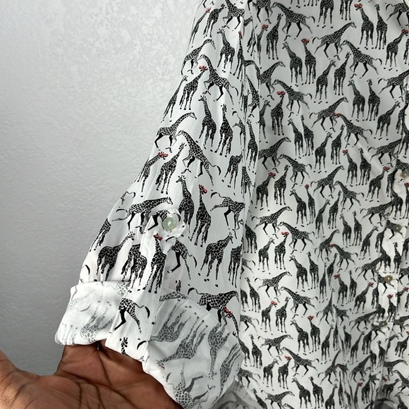 Jane & Delancey Giraffe Print Roll Tab Sleeve Button Front Collared Top Size M - Picture 5 of 10